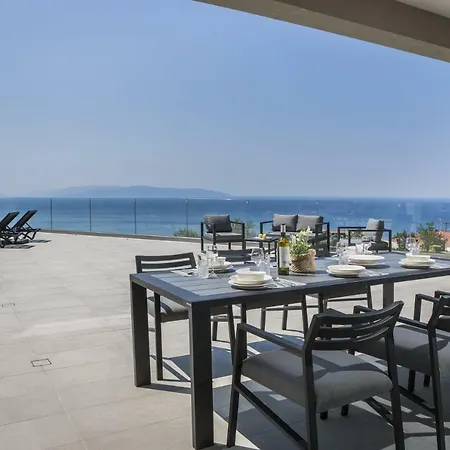 Βίλα Sleeps 6 Pool Wifi Βλαχάτα