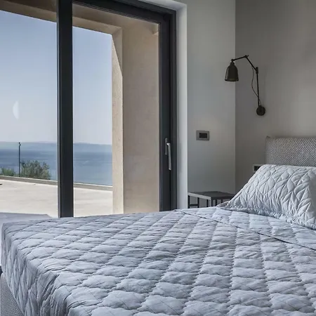 Sleeps 6 Pool Wifi Βίλα