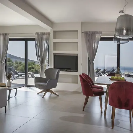 Sleeps 6 Pool Wifi * Βλαχάτα