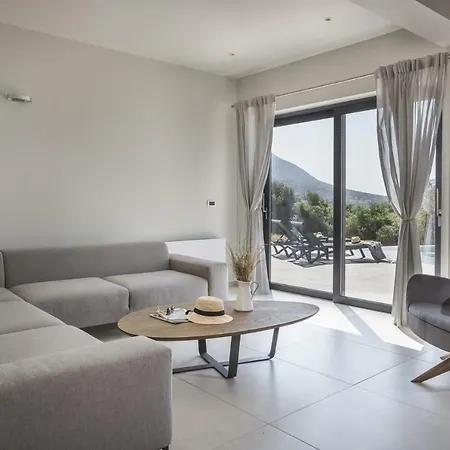 Sleeps 6 Pool Wifi Βίλα